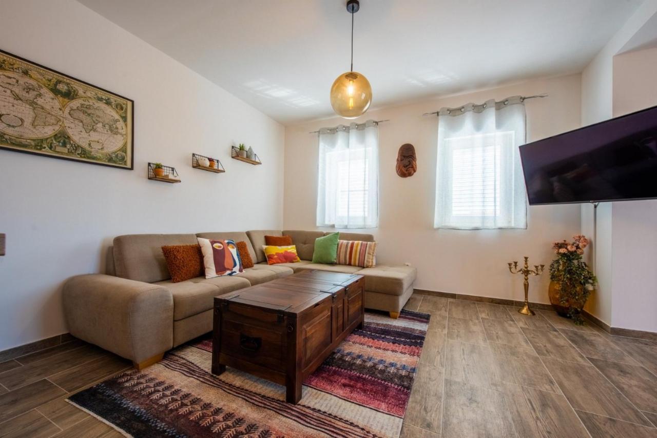 Apartman Paula Kaštela Eksteriør billede