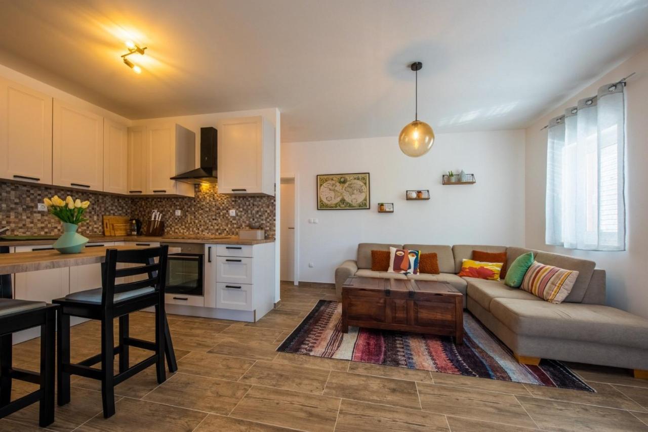 Apartman Paula Kaštela Eksteriør billede
