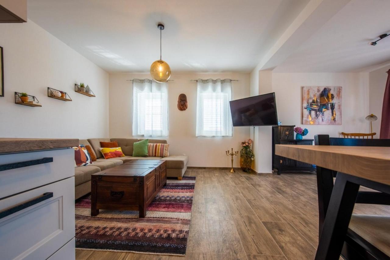 Apartman Paula Kaštela Eksteriør billede