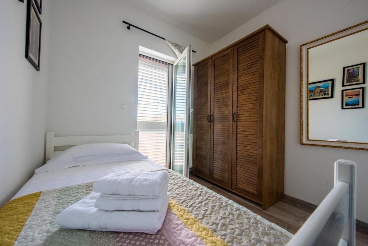 Apartman Paula Kaštela Eksteriør billede