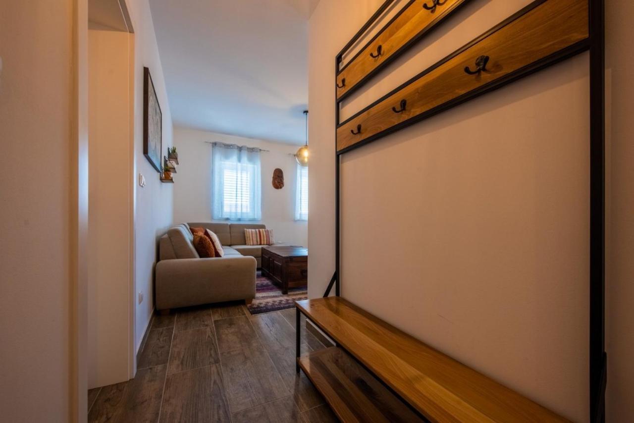 Apartman Paula Kaštela Eksteriør billede