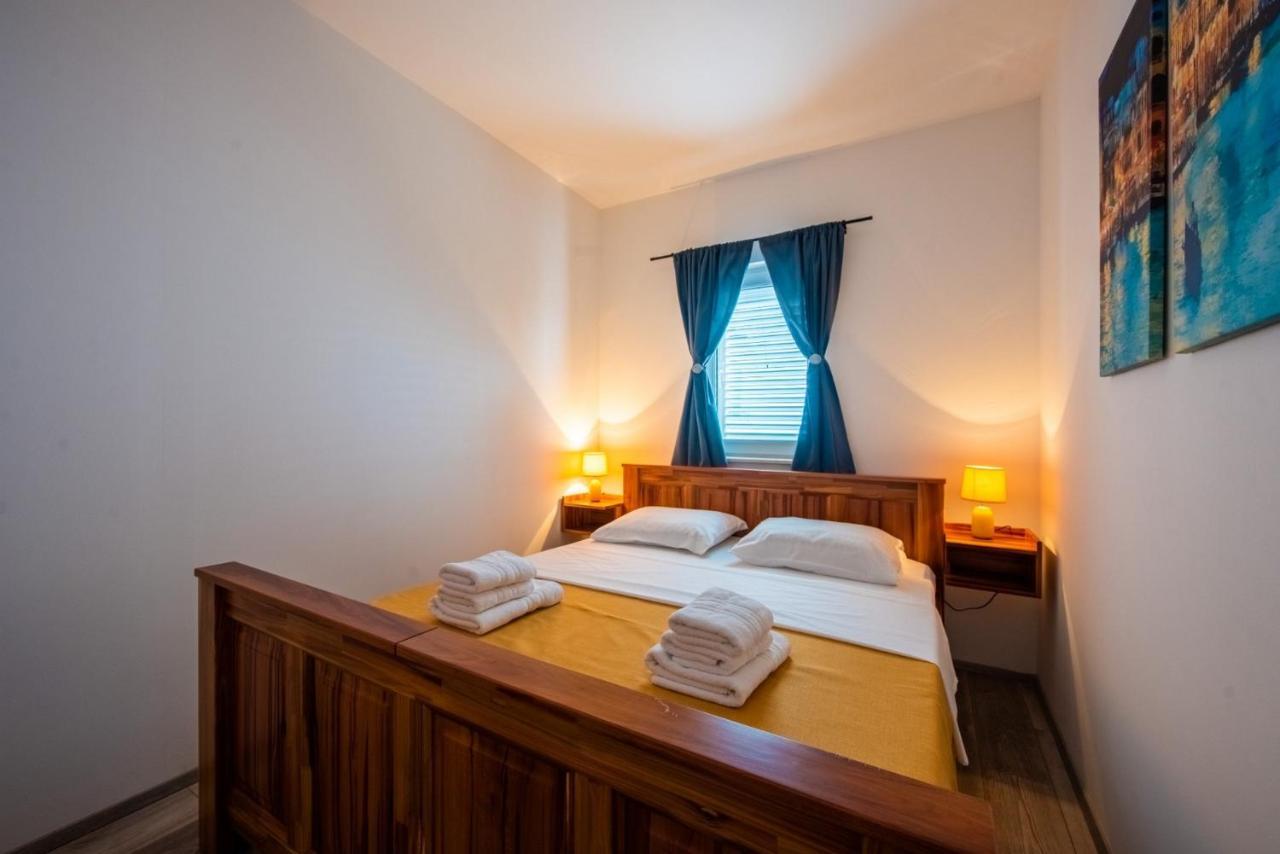 Apartman Paula Kaštela Eksteriør billede